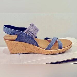 Sketchers Luxe Foam Wedges - Size 11